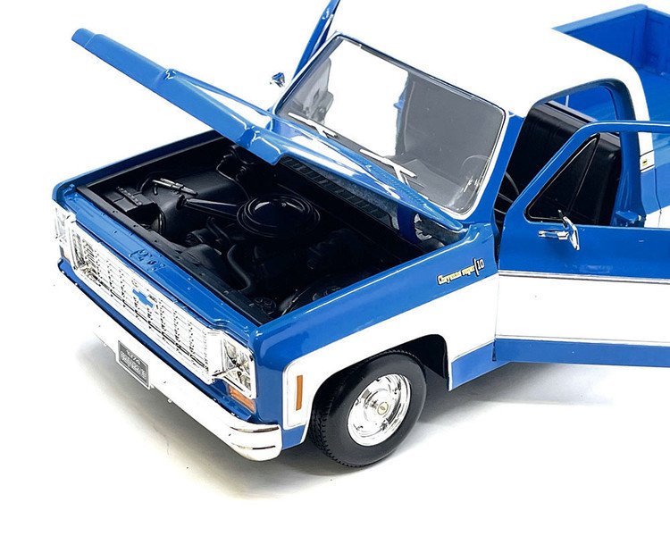 1974 Chevrolet C10 Cheyenne Super – Blue White Two Tone – Special Edition - Image 4